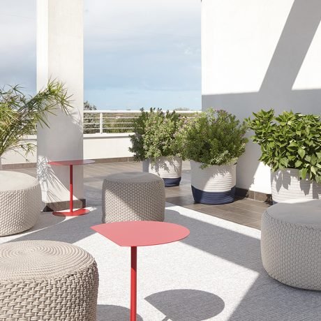 berenice-pouf-in-fibra-di-polipropilene-per-outdoor-2-460×460-outdoor-tavolini-brescia-cavagnaarredi67192B5A-CF37-B503-A49C-073EF39230F2
