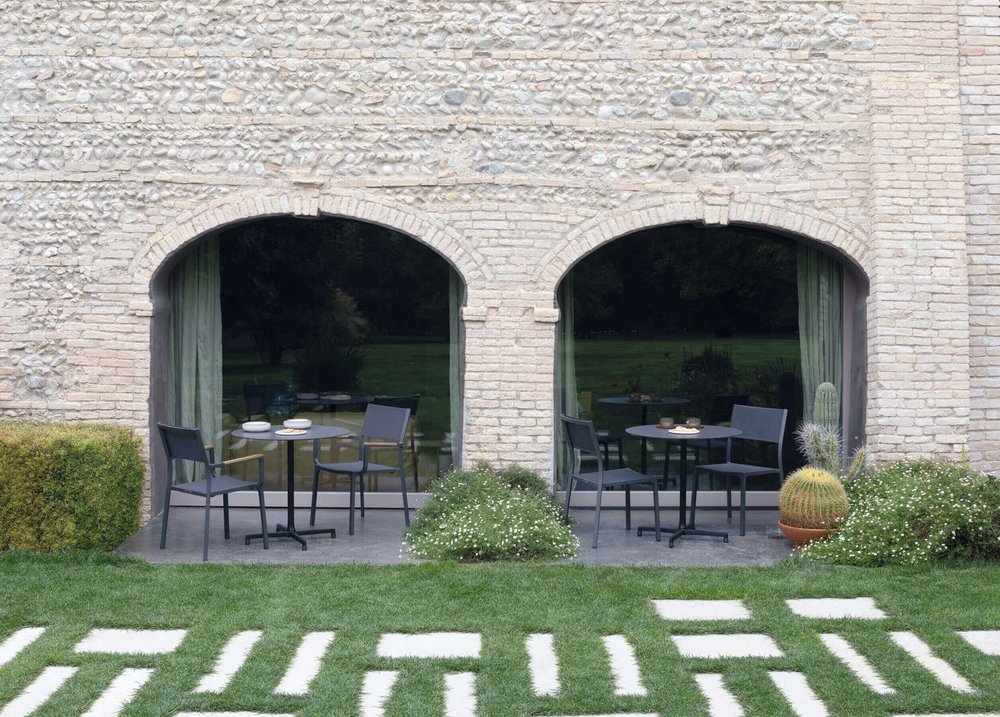 friend-sunny-01-outdoor-tavoli-brescia-cavagnaarrediE0CB6DA5-5AA0-66EC-798C-F399131B8DE5