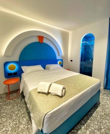 tavolino-custom-memedesign-hotel-alabtros-2-377×460-accessori-e-complementi-cavagnaarredi-provincia-bresciaE0BF182E-ACEF-830E-4D1F-655348580C12