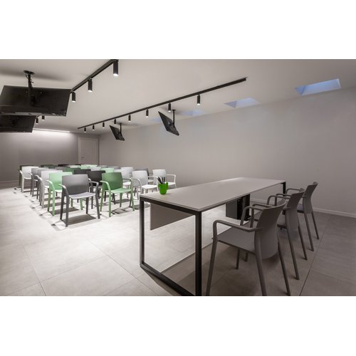 0501-scaled-poltrone-per-ufficio-cavagnaarredi-brescia3514A71B-749D-4CA2-A0A0-057FCA145736