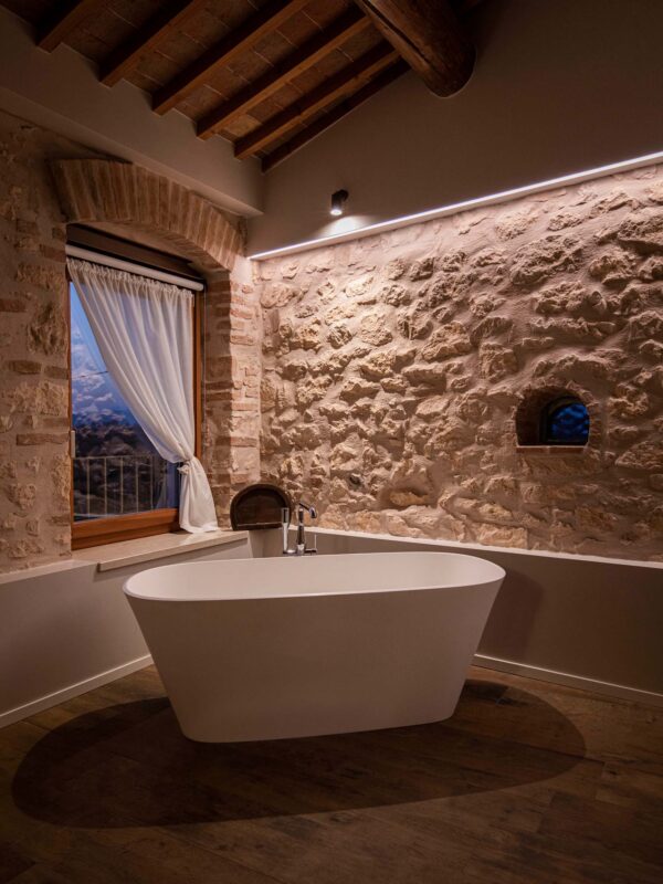 BEAM_MASTER_60__GHOST_LINE33_bagno_hotel_magari-600×800