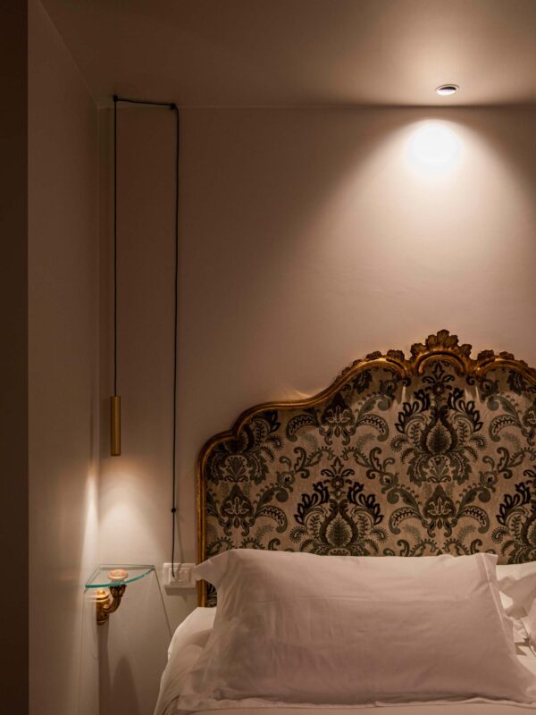BEAM_STICK_METAL_-OR_camera_eltto-1_hotel_magari-600×800