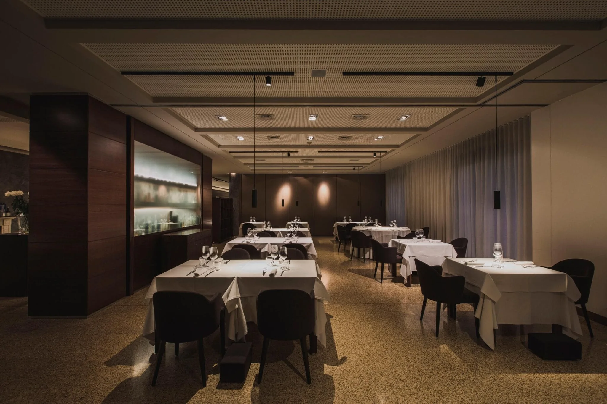 BEAM_STICK_METAL_TRACK_80_ristorante_veneziana-4-2048×1366
