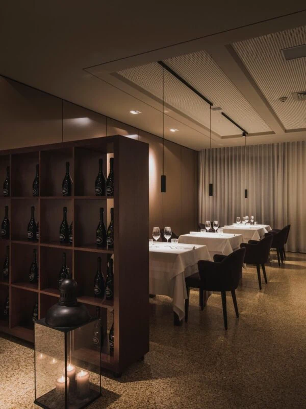 BEAM_STICK_METAL_TRACK_80_ristorante_veneziana-8-600×800