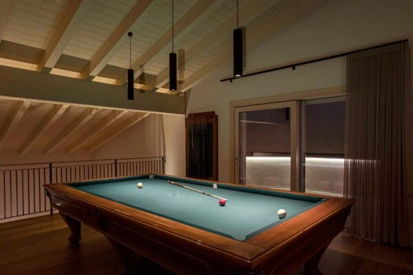 BEAM_STICK_METAL_biliardo_villa_modern_latten-600×400