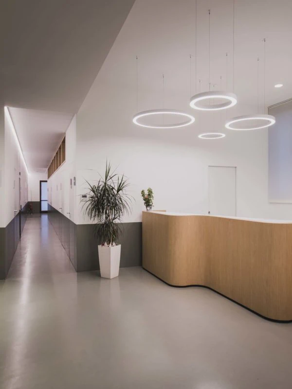 GAVIN_reception-3_bielo-600×800