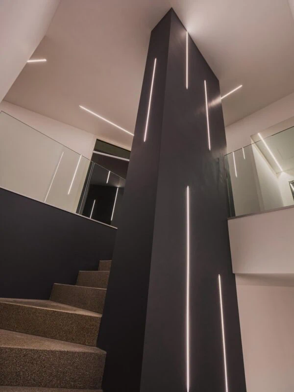 GHOST_LINE18_tagli_luce_scale_centro_medico_sovizzo-1-600×800