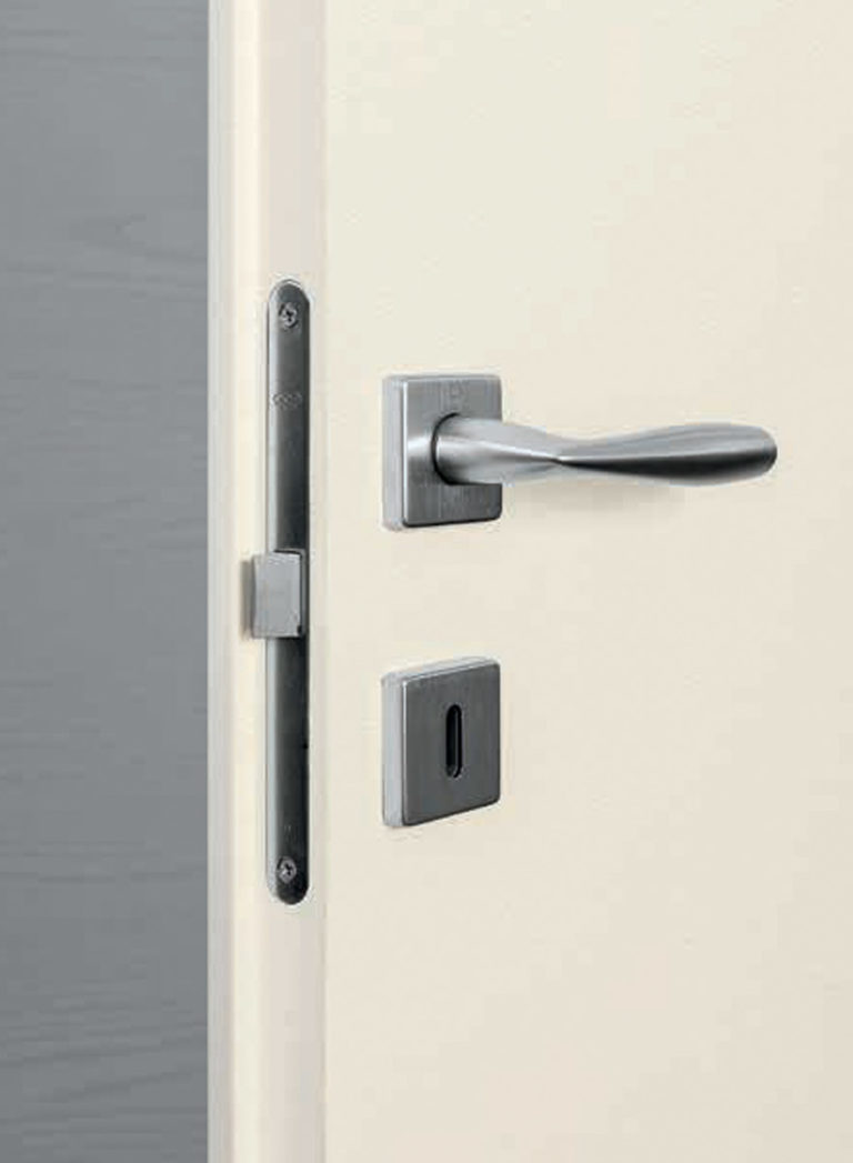 Porta-d11-dett03-768×1047