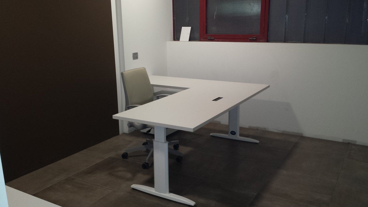 arredi-per-uffici-brescia10154158CC-F4EE-6F4B-9921-FAA891715569 (1)