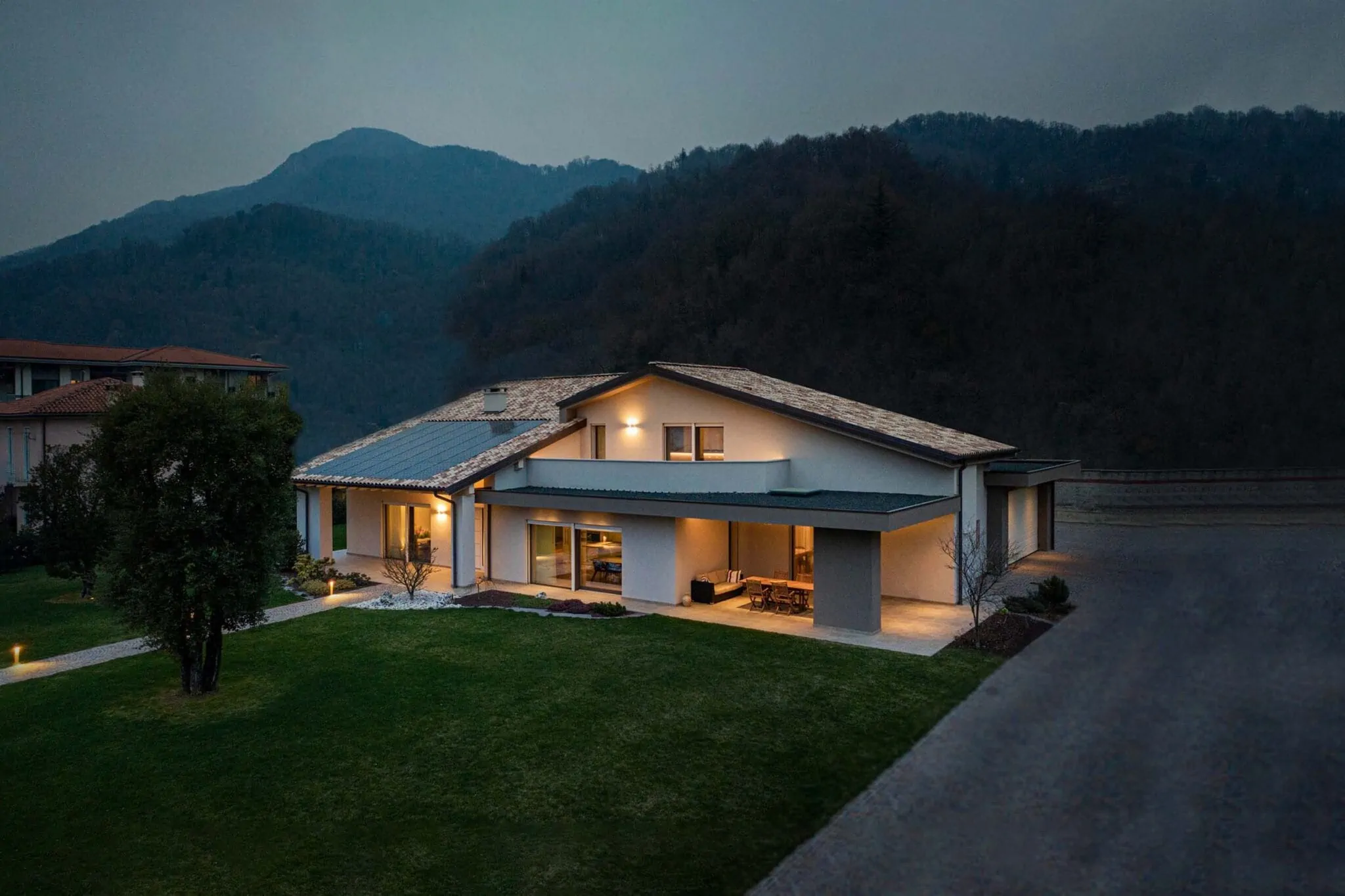 esterno-22_villa_modern_latten-2048×1364