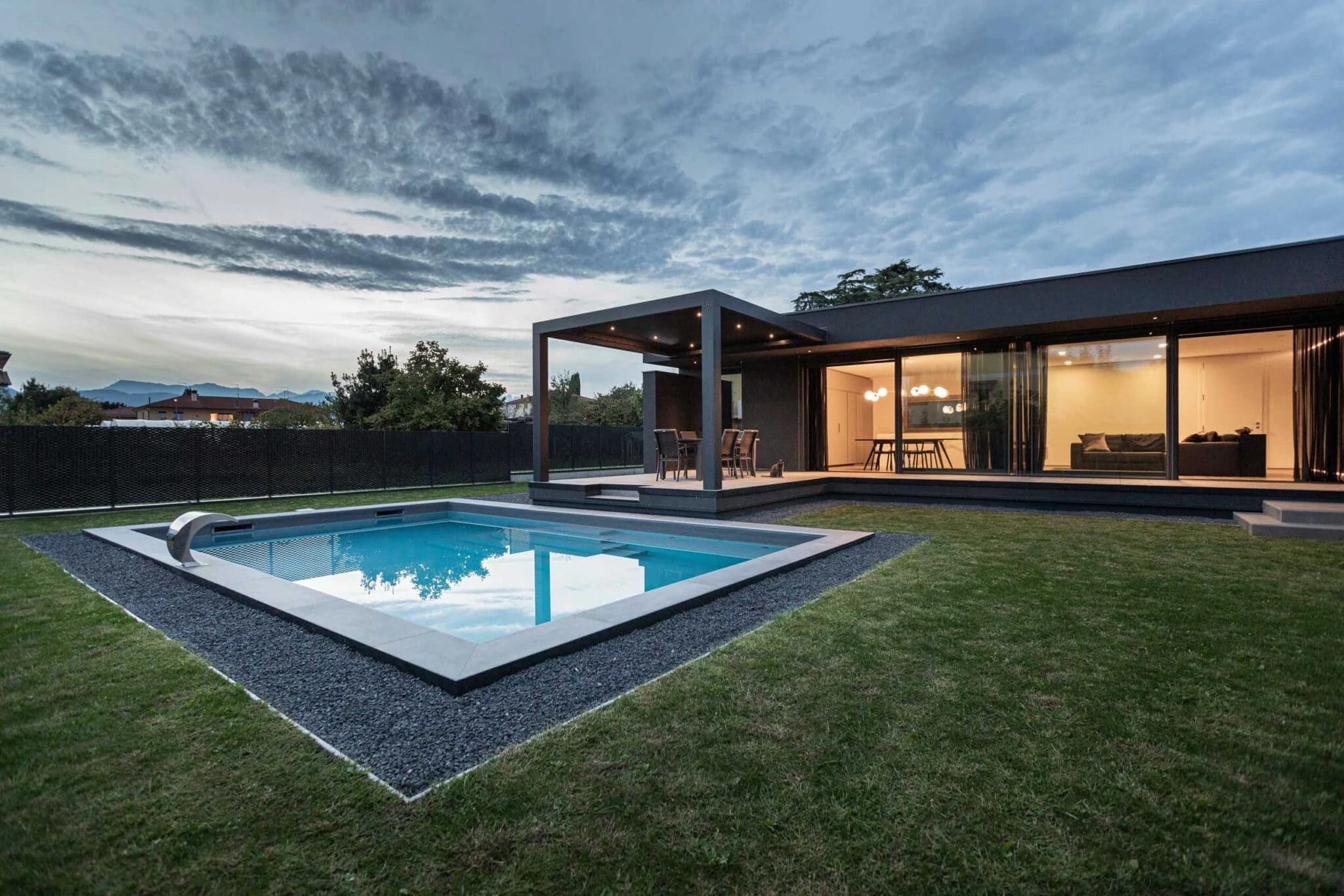 esterno_piscina-2_nero_intenso_biasi-2048×1366