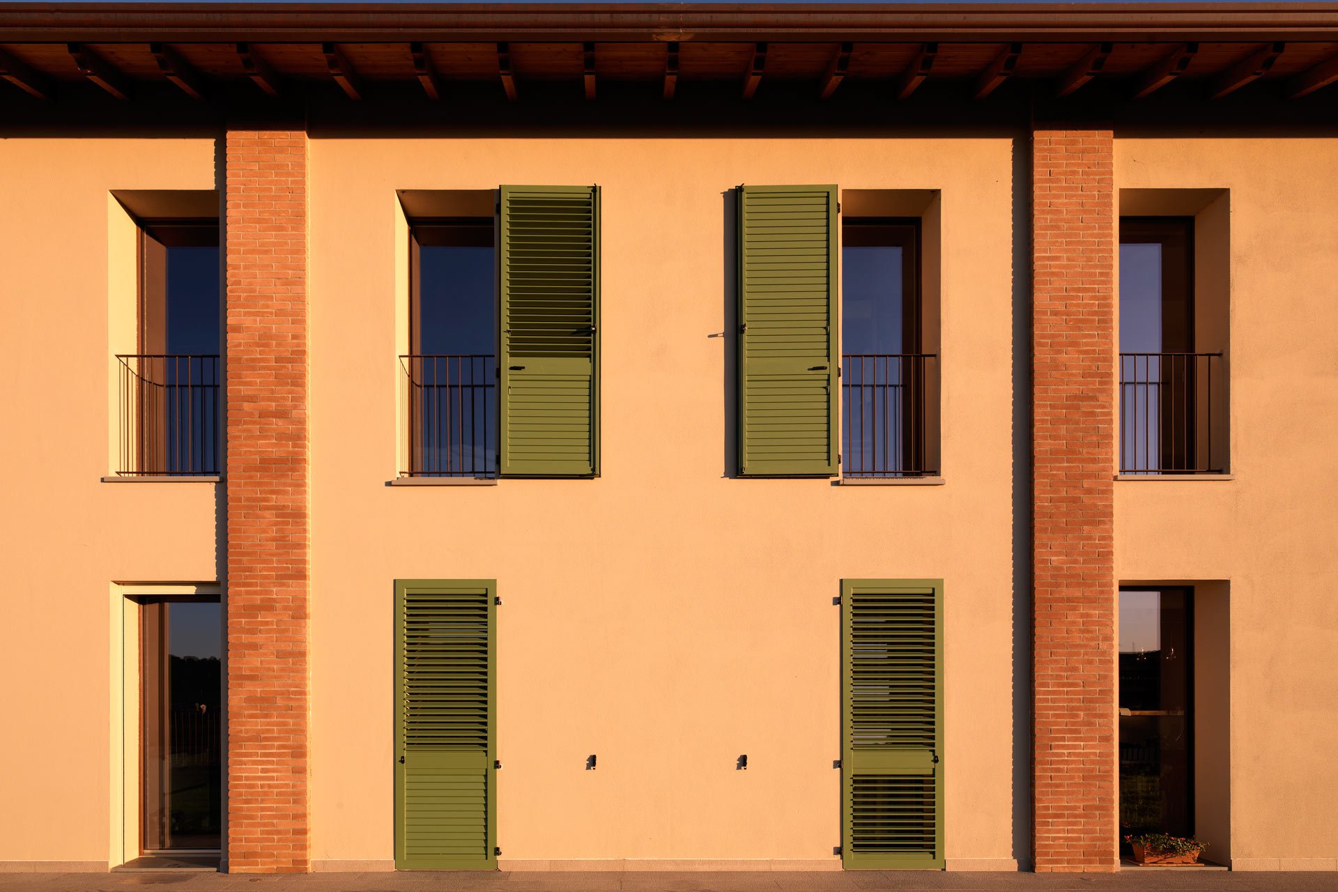 eural-cavagna-arredi-brescia002375CB2AFD-D0DA-14AE-2530-C578C4B97ABD