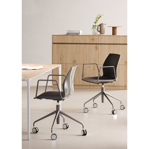 kalea-swivel-2020-3-poltrone-per-ufficio-cavagnaarredi-brescia38B4C63A-B029-64EE-0823-5BE798CA76F5