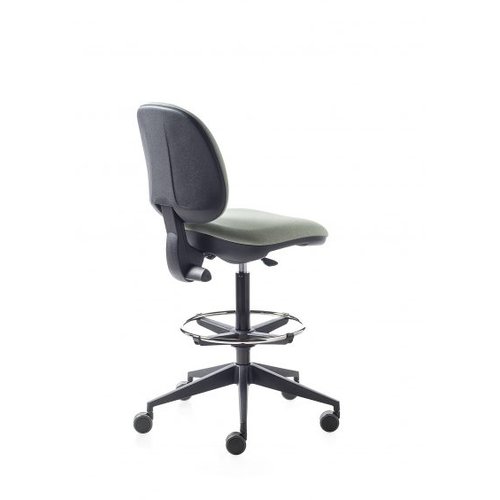 konfort-2020-6-2-395×564-sedie-poltrone-ufficio-cavagnaarredi-brescia46562068-5626-2D75-724D-DFD840C12D40