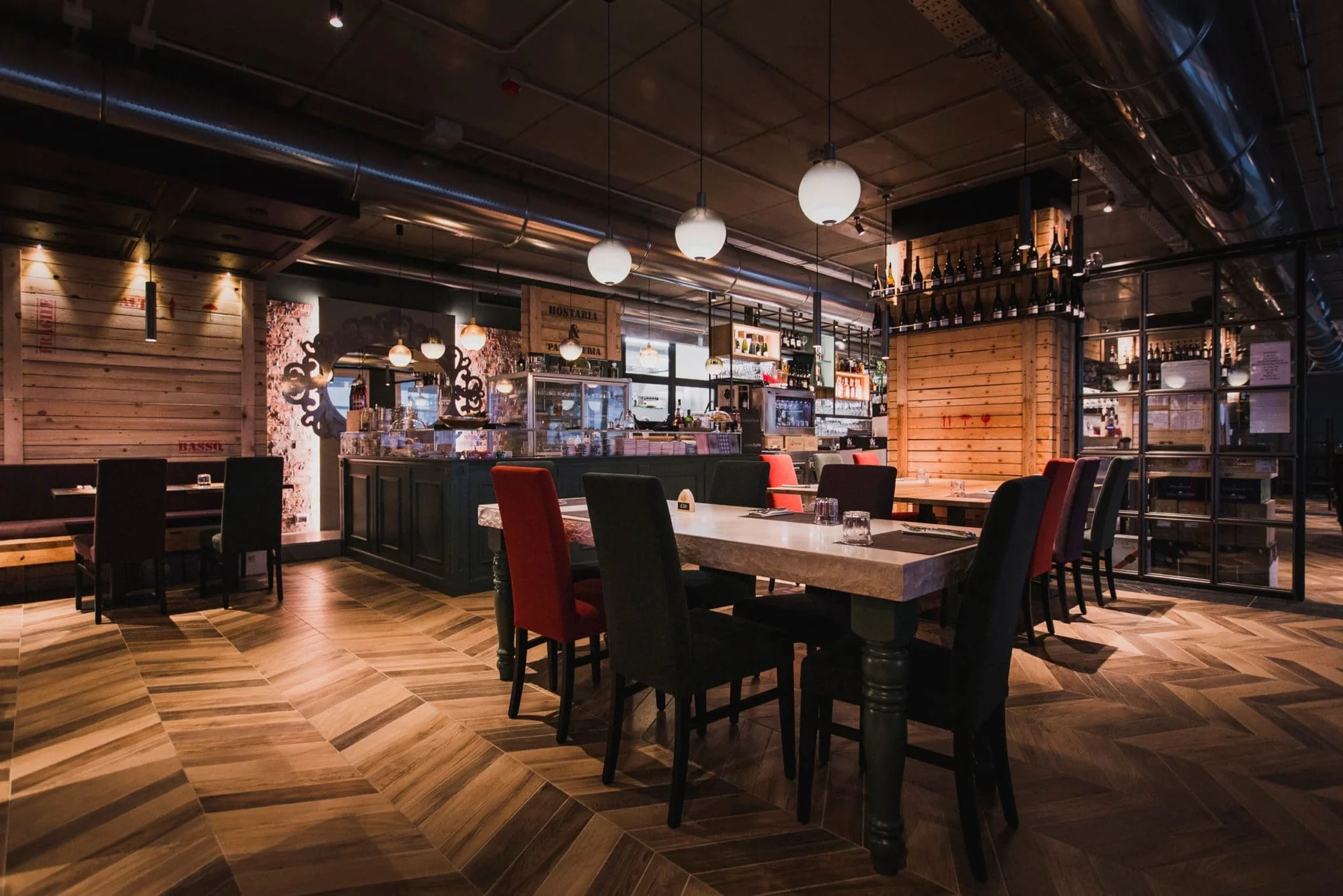 orizz_BEAM_STICK_NUANCE_kofler-3_OLEV_illuminazione_lampada_ristorante_venezia_lampada_design-2048×1366