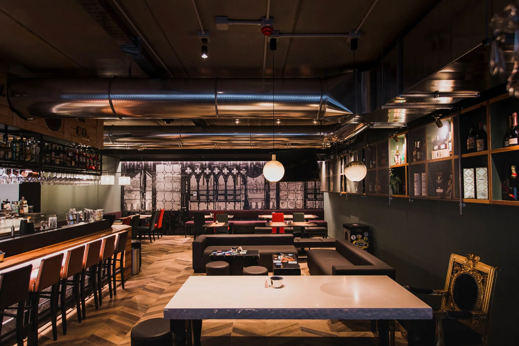 orizz_BEAM_STICK_NUANCE_kofler-5_OLEV_illuminazione_lampada_ristorante_venezia_lampada_design-2048×1366