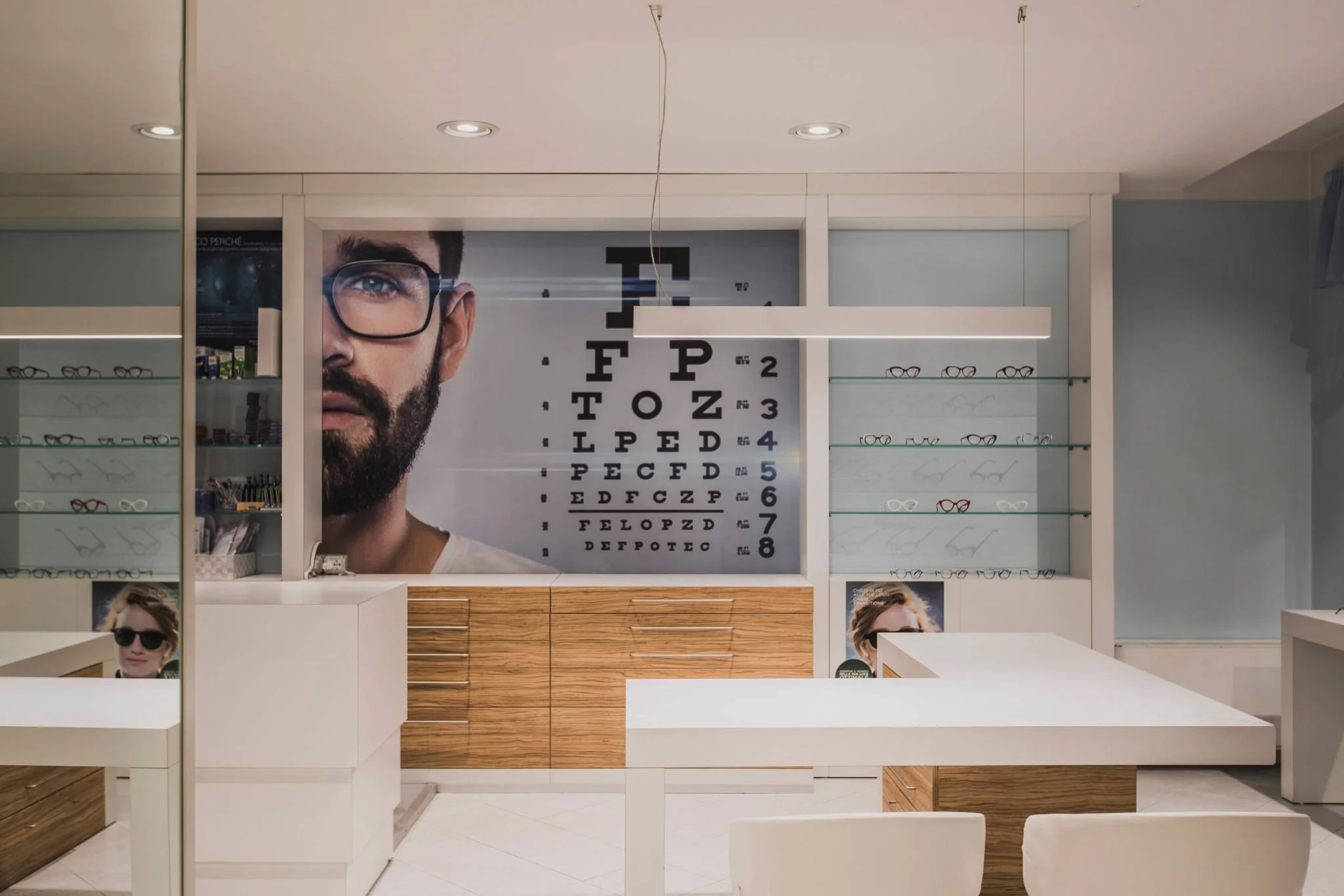 orizz_MERCEDES_otticalab-2_illuminazione_showroom_ottica_occhiali_lampada_design_LED-2048×1366