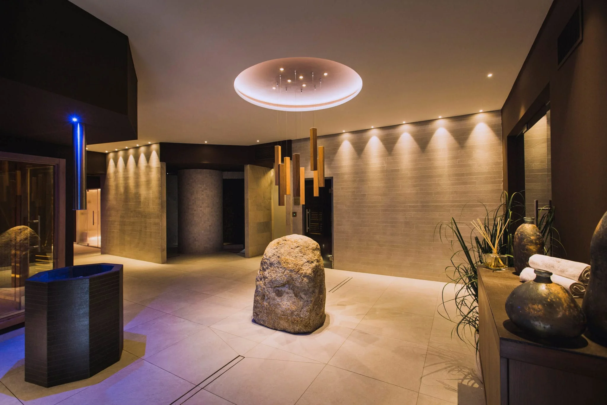 orizz_OLEV_TINY_BUILT_IN_DOWNLIGHT-4_centro_benessere_spa_grandh_montegrotto_terme_padova_illuminazione_led-2048×1366