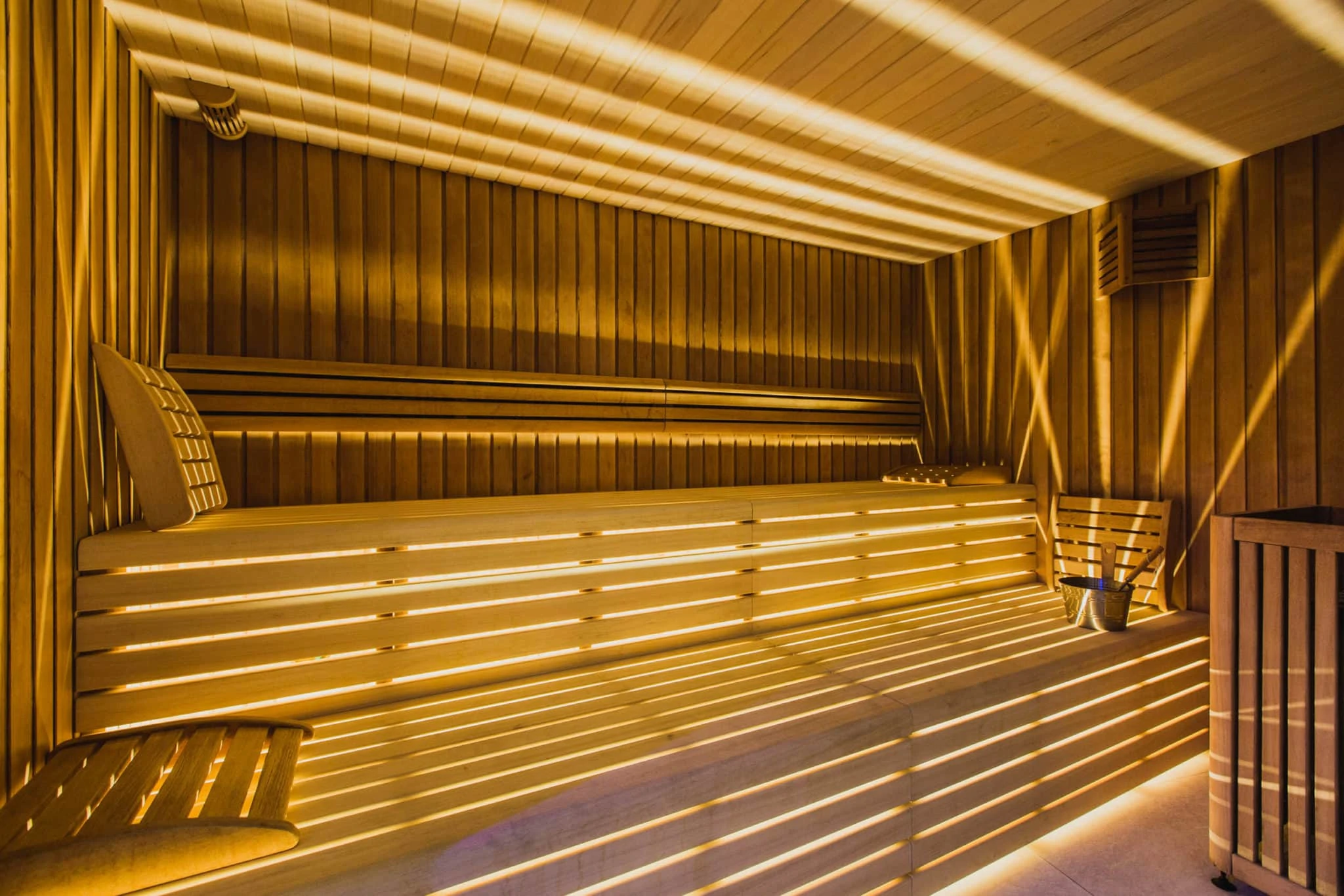 orizz_OLEV_sauna-2_centro_benessere_spa_grandh_montegrotto_terme_padova_illuminazione_led-2048×1366