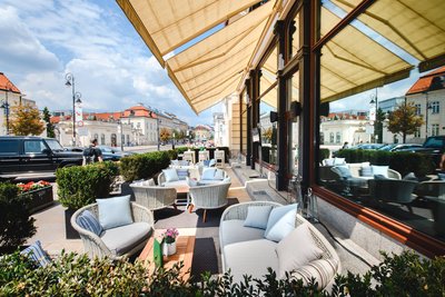 Bristol_09_2048x1365-Outdoor-progetti-contract-CavagnaArredi-Provincia-Brescia